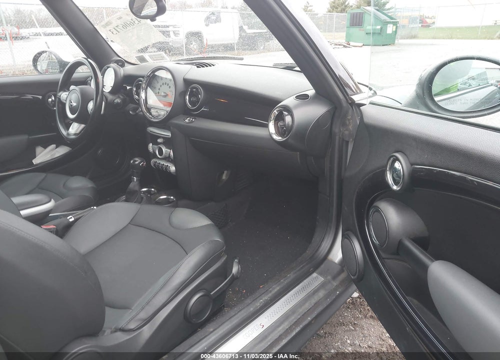 2010 MINI COOPER VIN: WMWMS3C53ATZ84827
