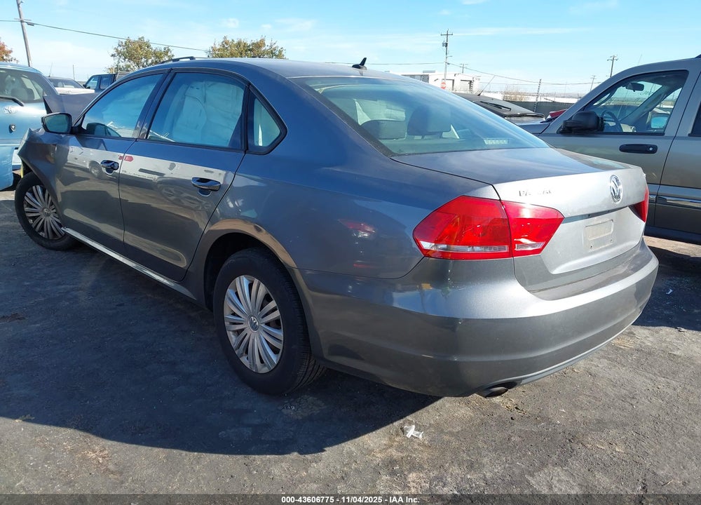 2015 VOLKSWAGEN PASSAT VIN: 1VWAT7A30FC076853