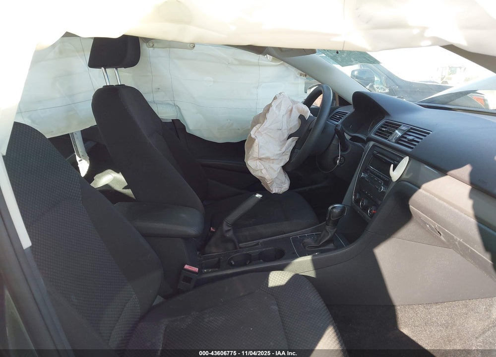 2015 VOLKSWAGEN PASSAT VIN: 1VWAT7A30FC076853
