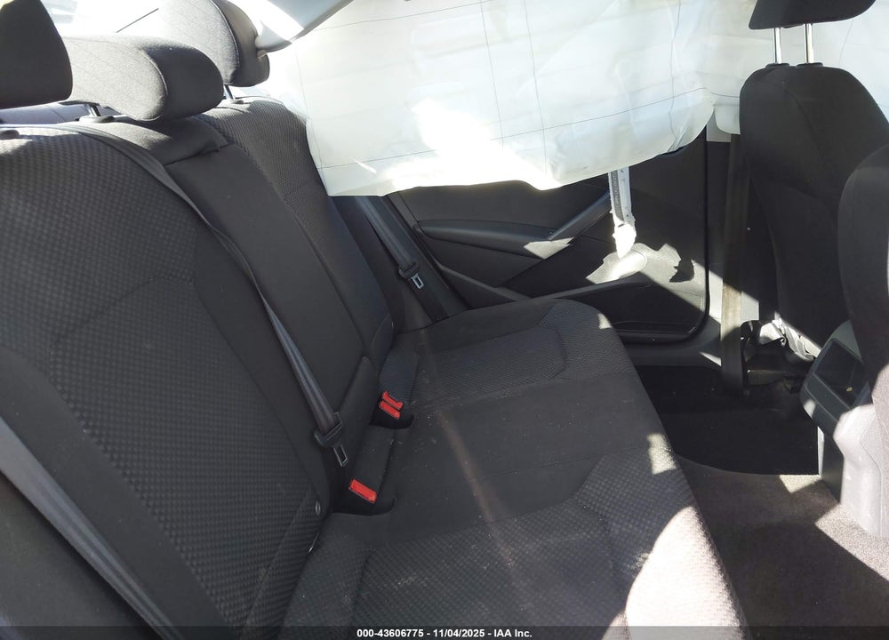 2015 VOLKSWAGEN PASSAT VIN: 1VWAT7A30FC076853