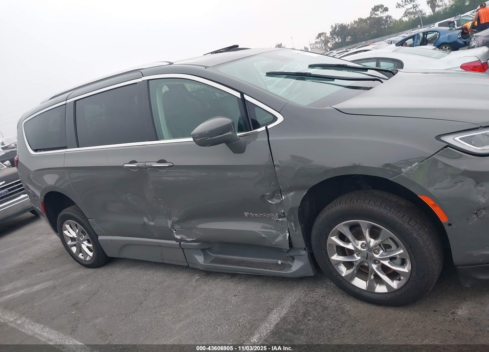 2021 CHRYSLER PACIFICA TOURING L VIN: 2C4RC1BG6MR575214