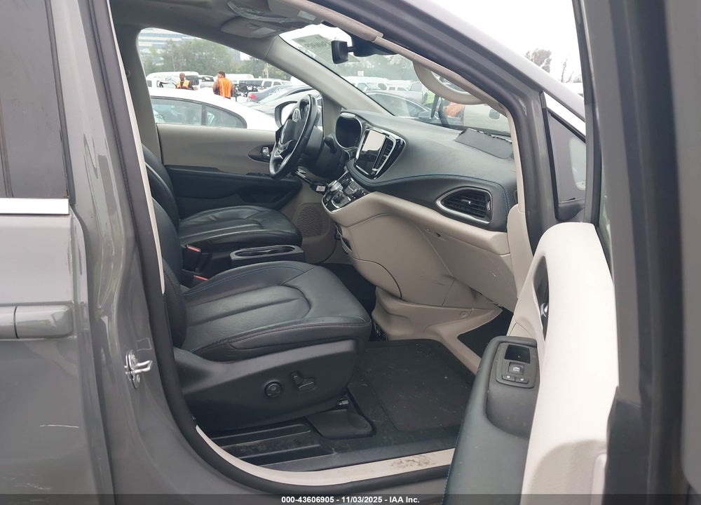2021 CHRYSLER PACIFICA TOURING L VIN: 2C4RC1BG6MR575214