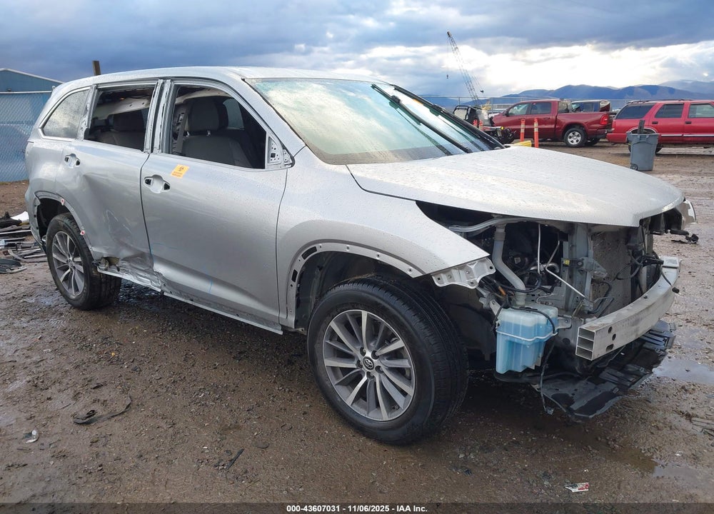 2018 TOYOTA HIGHLANDER XLE VIN: 5TDJZRFH0JS845909