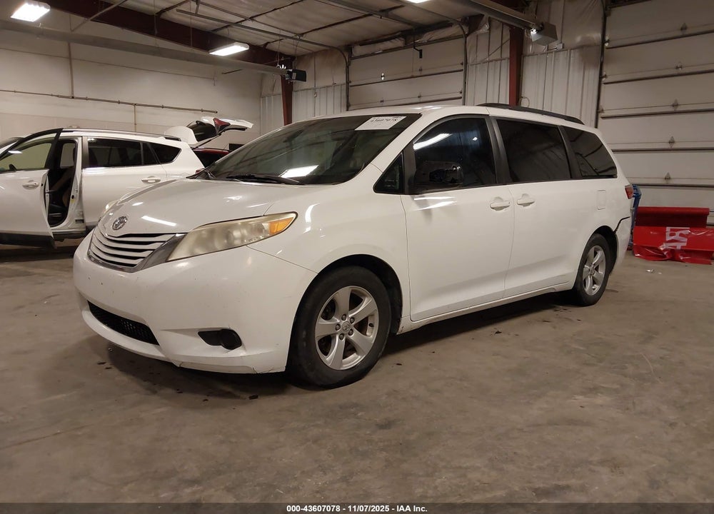 2015 TOYOTA SIENNA LE 8 PASSENGER VIN: 5TDKK3DC5FS579680