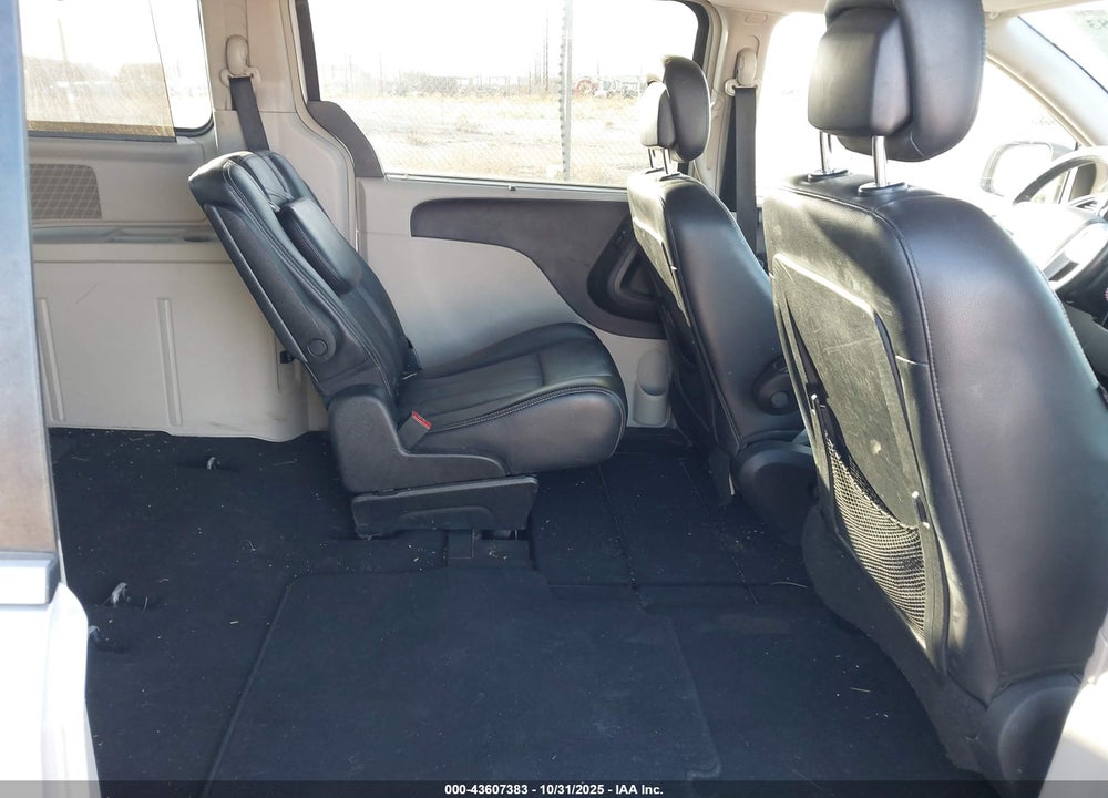 2011 CHRYSLER TOWN & COUNTRY TOURING-L VIN: 2A4RR8DG2BR784445