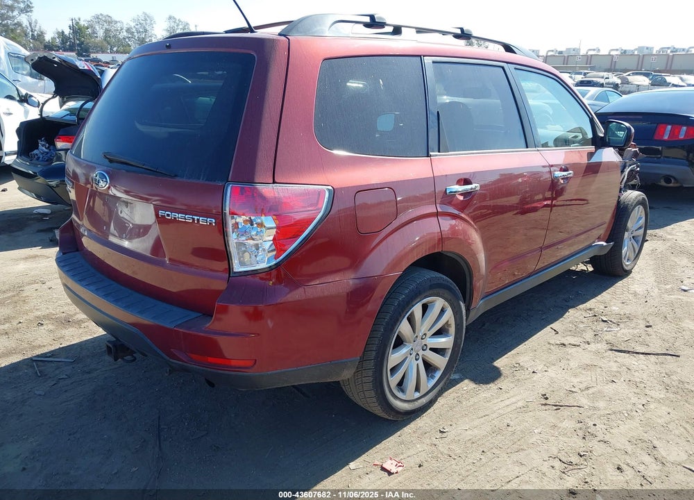 2011 SUBARU FORESTER 2.5X PREMIUM VIN: JF2SHBDC4BH736124