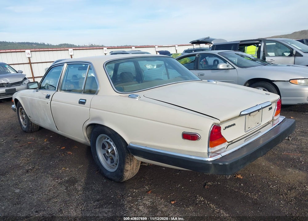 1985 JAGUAR XJ6 VIN: SAJAV1340FC394392