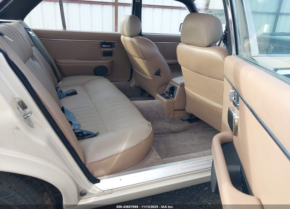 1985 JAGUAR XJ6 VIN: SAJAV1340FC394392