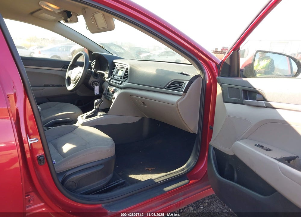 2017 HYUNDAI ELANTRA SE VIN: 5NPD74LF1HH135216