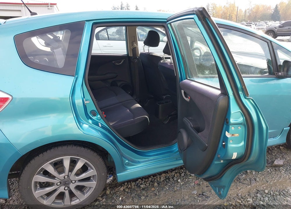 2013 HONDA FIT SPORT VIN: JHMGE8H55DC028751