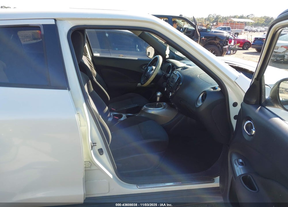 2011 NISSAN JUKE SV VIN: JN8AF5MR5BT003250