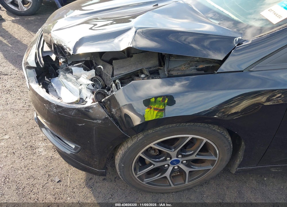 2015 FORD FOCUS SE VIN: 1FADP3K28FL239483