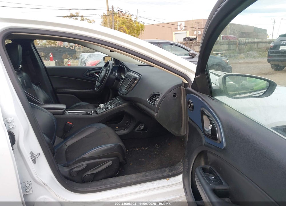 2015 CHRYSLER 200 LX VIN: 1C3CCCFB1FN592815