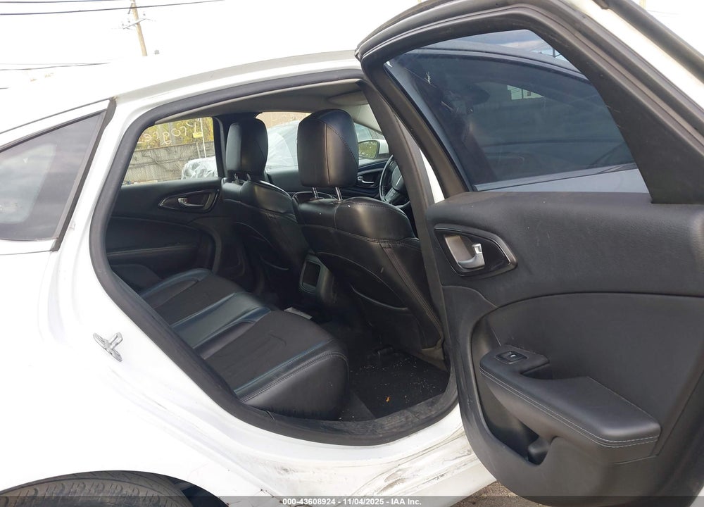 2015 CHRYSLER 200 LX VIN: 1C3CCCFB1FN592815