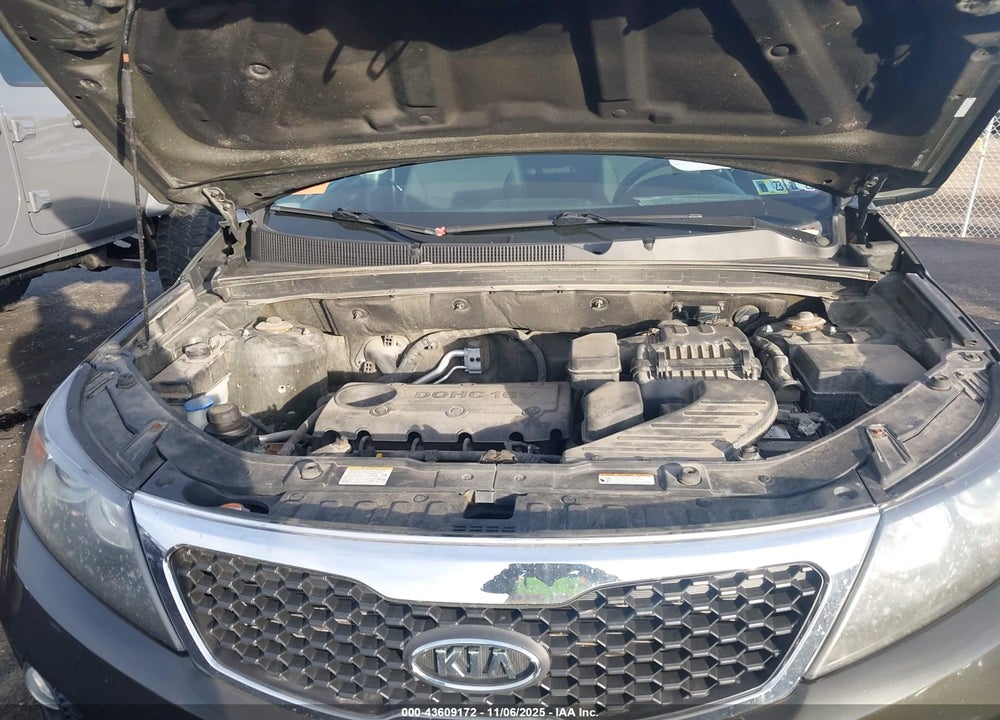 2011 KIA SORENTO VIN: 5XYKTCA12BG096445