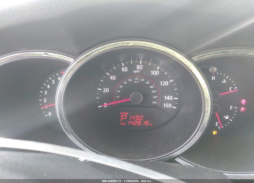 2011 KIA SORENTO VIN: 5XYKTCA12BG096445