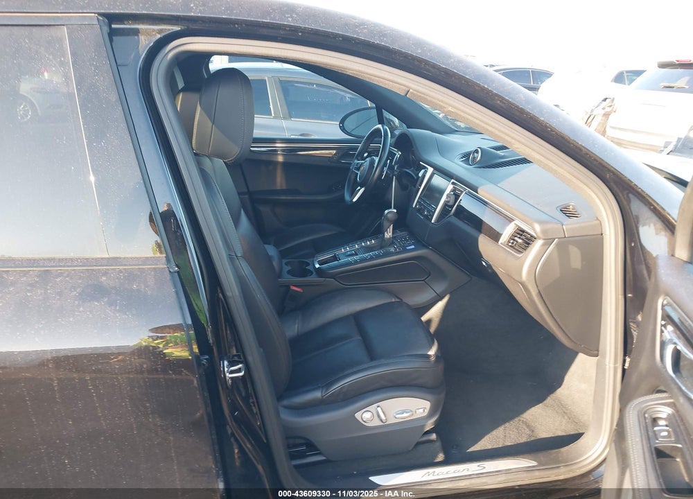 2016 PORSCHE MACAN VIN: WP1AB2A51GLB51778