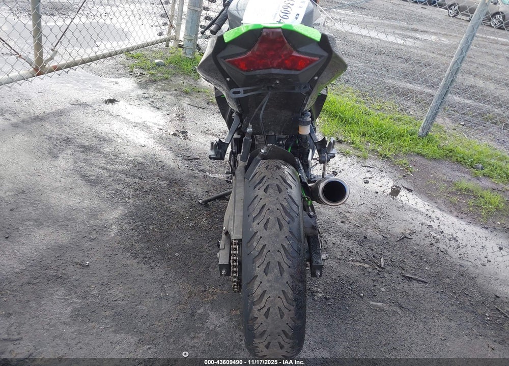 2019 KAWASAKI EX400 VIN: JKAEXKG1XKDA20809
