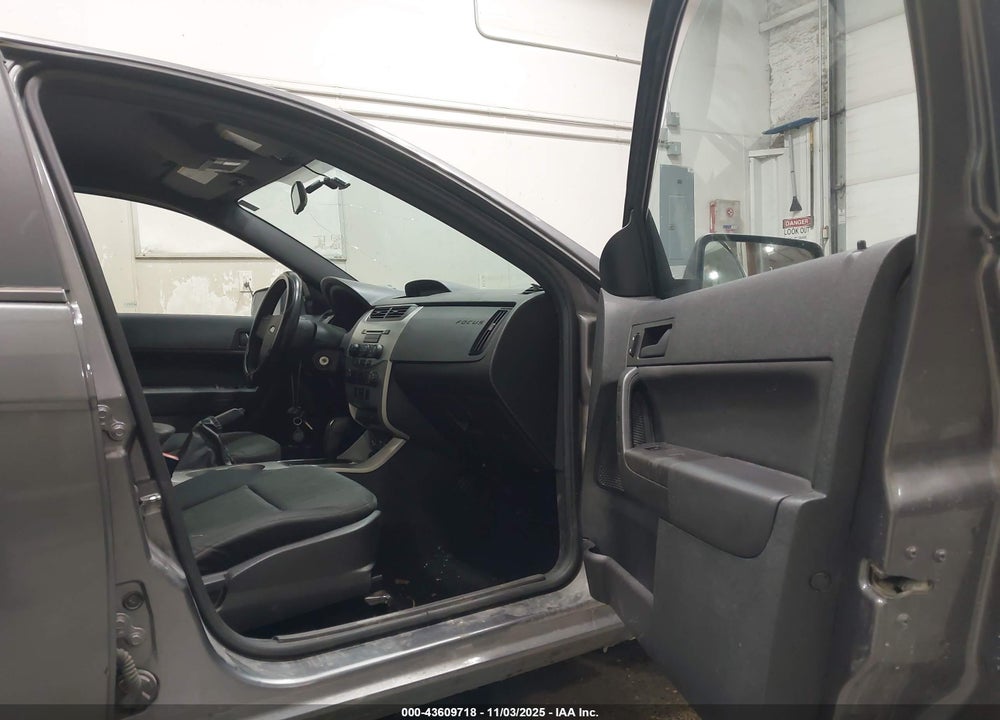 2010 FORD FOCUS SE VIN: 1FAHP3FN9AW270321