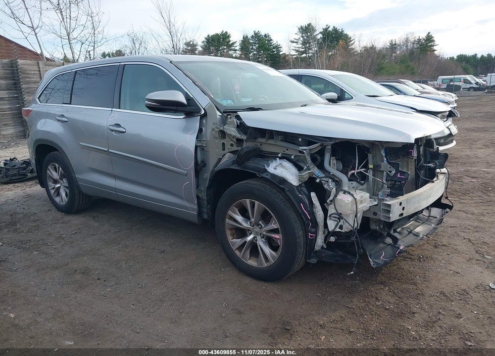 2015 TOYOTA HIGHLANDER LE PLUS V6 VIN: 5TDBKRFH5FS178528