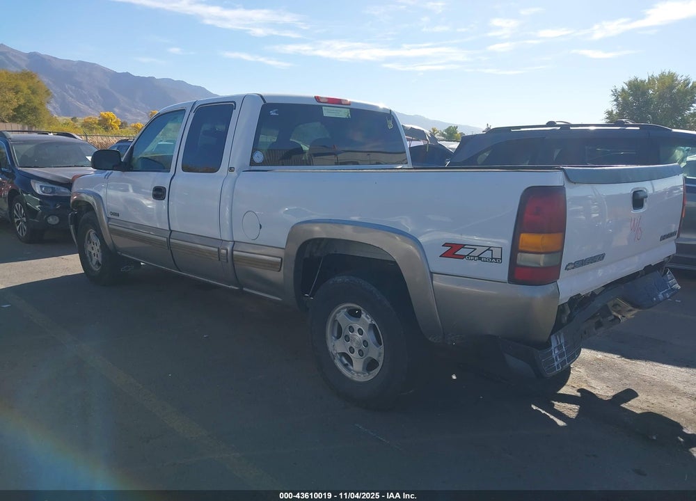 2001 CHEVROLET SILVERADO 1500 LS VIN: 2GCEK19T011355890