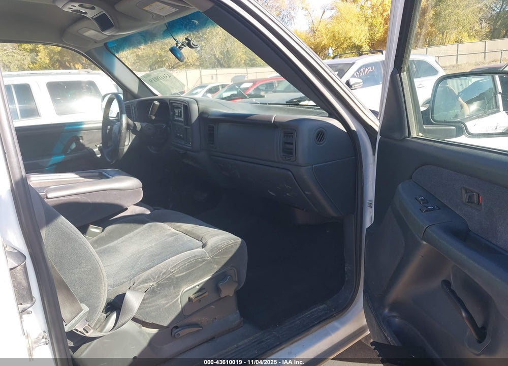 2001 CHEVROLET SILVERADO 1500 LS VIN: 2GCEK19T011355890