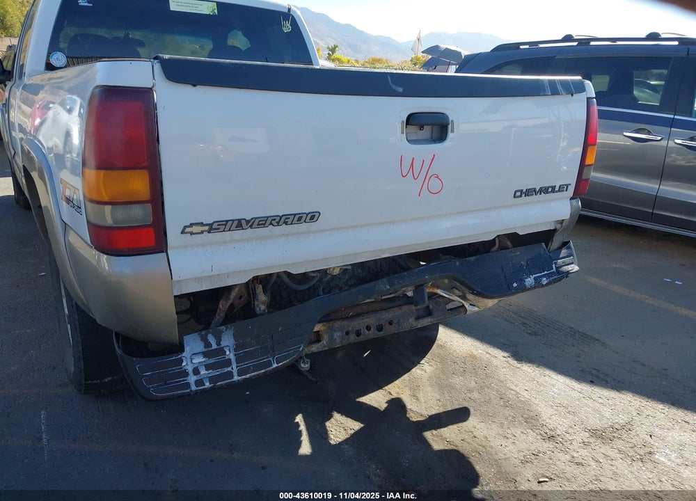 2001 CHEVROLET SILVERADO 1500 LS VIN: 2GCEK19T011355890