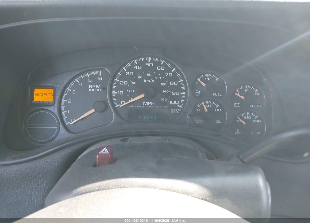 2001 CHEVROLET SILVERADO 1500 LS VIN: 2GCEK19T011355890