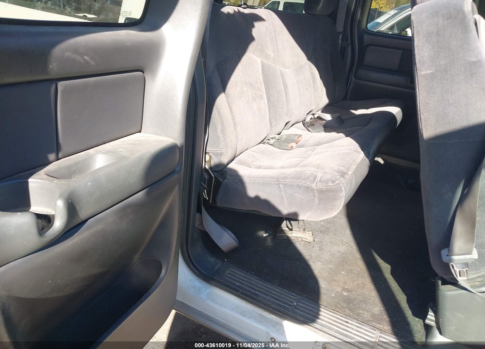 2001 CHEVROLET SILVERADO 1500 LS VIN: 2GCEK19T011355890