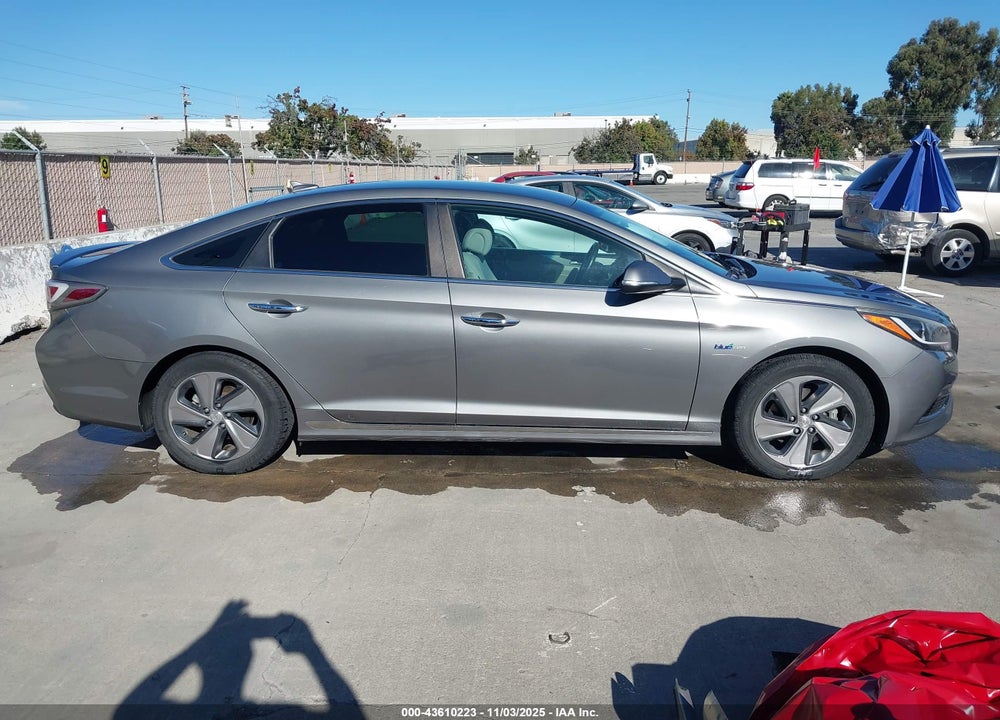 2017 HYUNDAI SONATA PLUG-IN HYBRID VIN: KMHE14L26HA074323