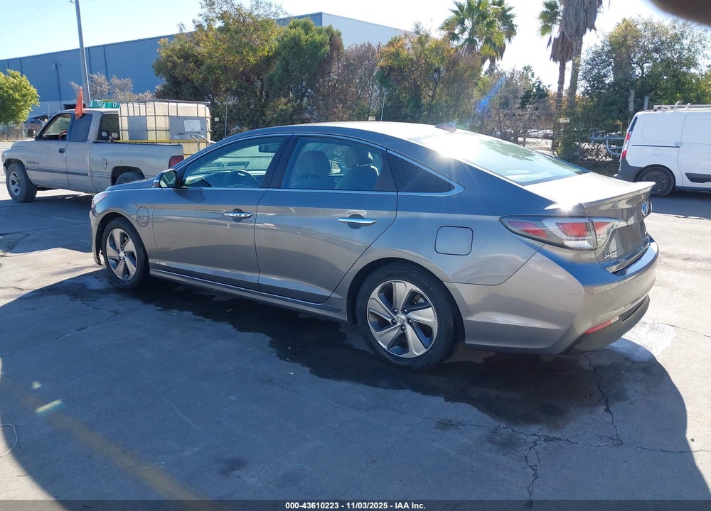 2017 HYUNDAI SONATA PLUG-IN HYBRID VIN: KMHE14L26HA074323