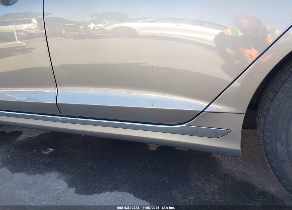 2017 HYUNDAI SONATA PLUG-IN HYBRID VIN: KMHE14L26HA074323