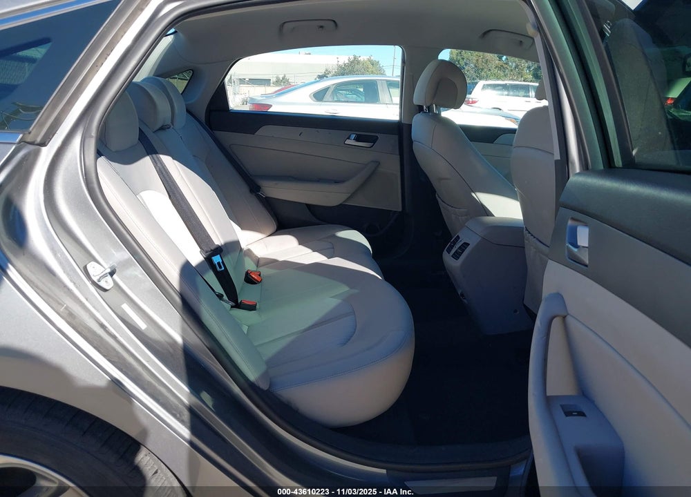 2017 HYUNDAI SONATA PLUG-IN HYBRID VIN: KMHE14L26HA074323