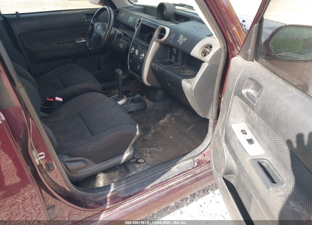 2005 SCION XB VIN: JTLKT324154004659