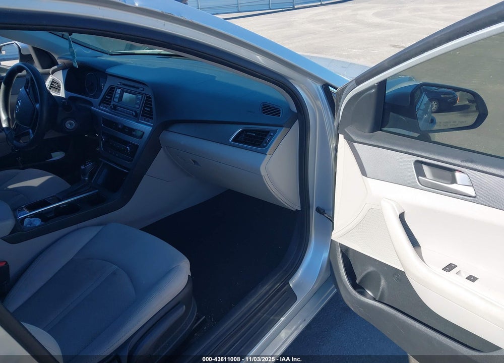 2017 HYUNDAI SONATA VIN: 5NPE24AF9HH585234