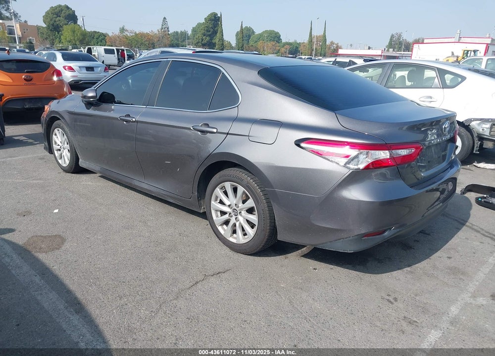 2018 TOYOTA CAMRY VIN: 4T1B11HK2JU014425