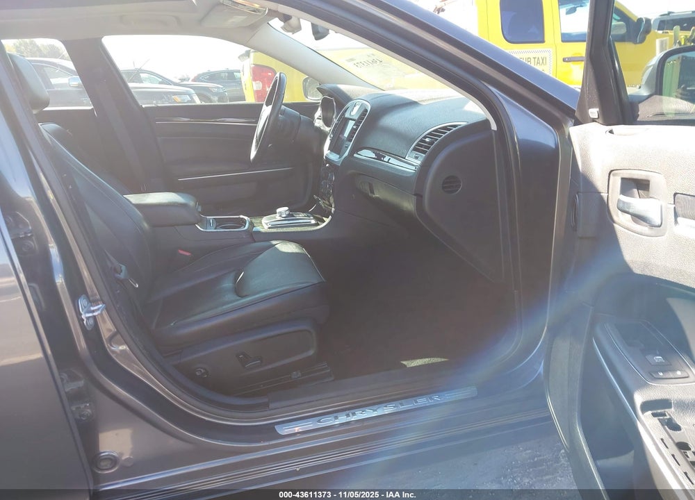 2019 CHRYSLER 300 VIN: 2C3CCAEG5KH564648