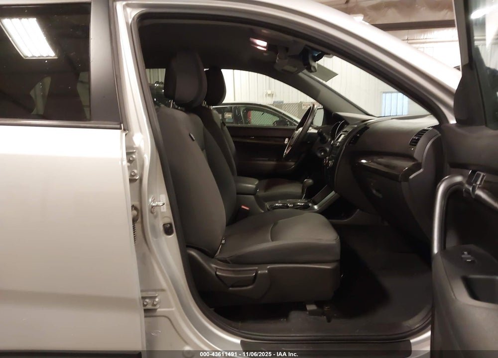 2012 KIA SORENTO LX VIN: 5XYKT3A62CG187809