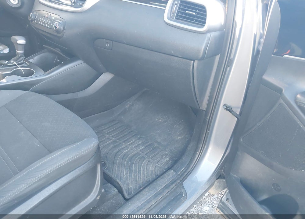2019 KIA SORENTO 2.4L L VIN: 5XYPG4A33KG602852
