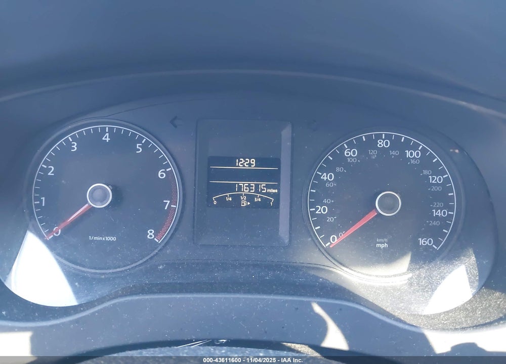 2011 VOLKSWAGEN JETTA 2.5L SE VIN: 3VWDZ7AJ6BM350043