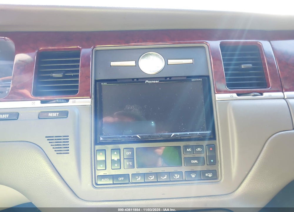 2004 LINCOLN TOWN CAR ULTIMATE VIN: 1LNHM83W84Y609796