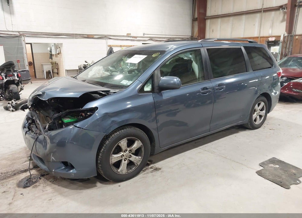 2015 TOYOTA SIENNA LE 8 PASSENGER VIN: 5TDKK3DC7FS663029