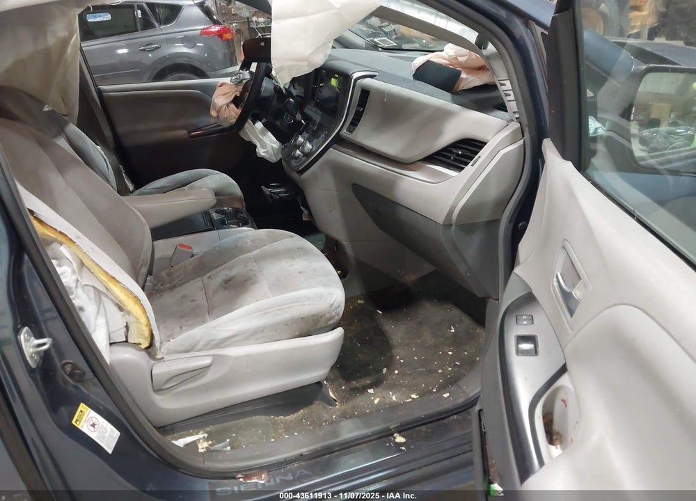 2015 TOYOTA SIENNA LE 8 PASSENGER VIN: 5TDKK3DC7FS663029
