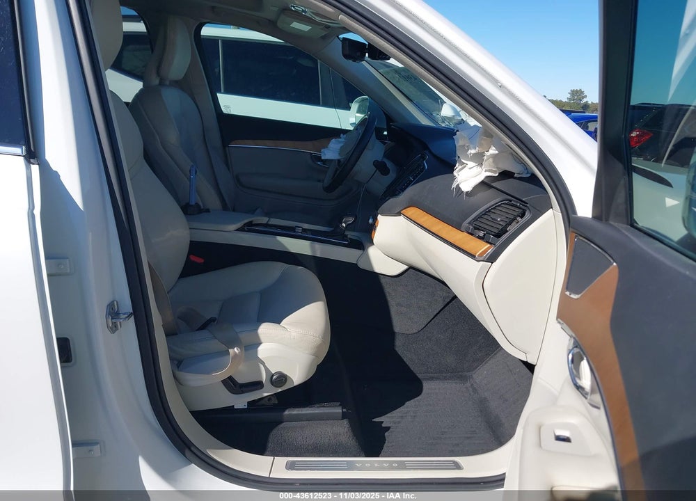 2021 VOLVO XC90 T6 MOMENTUM 7 PASSENGER VIN: YV4A22PKXM1771290