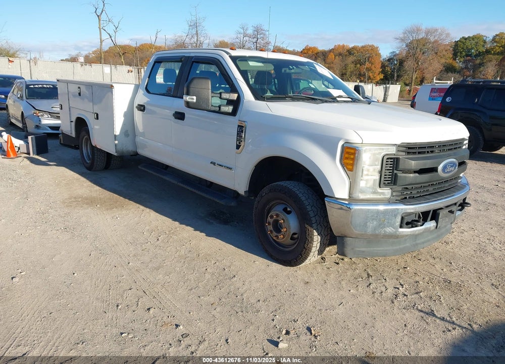 2017 FORD F-350 CHASSIS XL VIN: 1FD8W3HT6HED13078