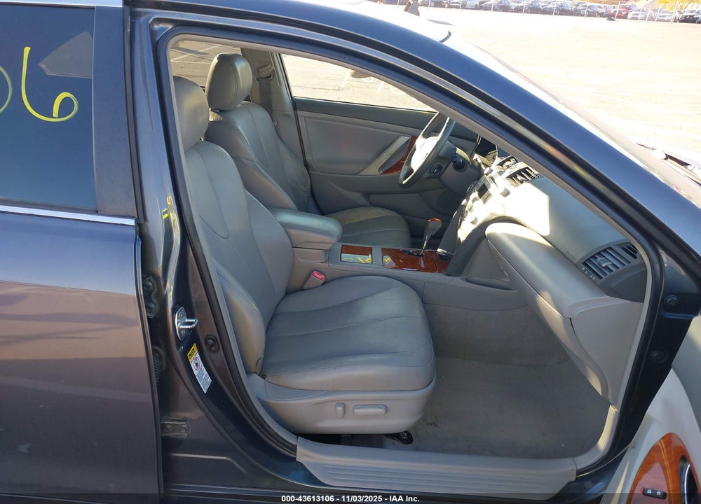 2011 TOYOTA CAMRY XLE VIN: 4T1BF3EK4BU195207