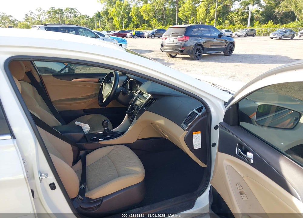 2012 HYUNDAI SONATA HYBRID VIN: KMHEC4A46CA038185