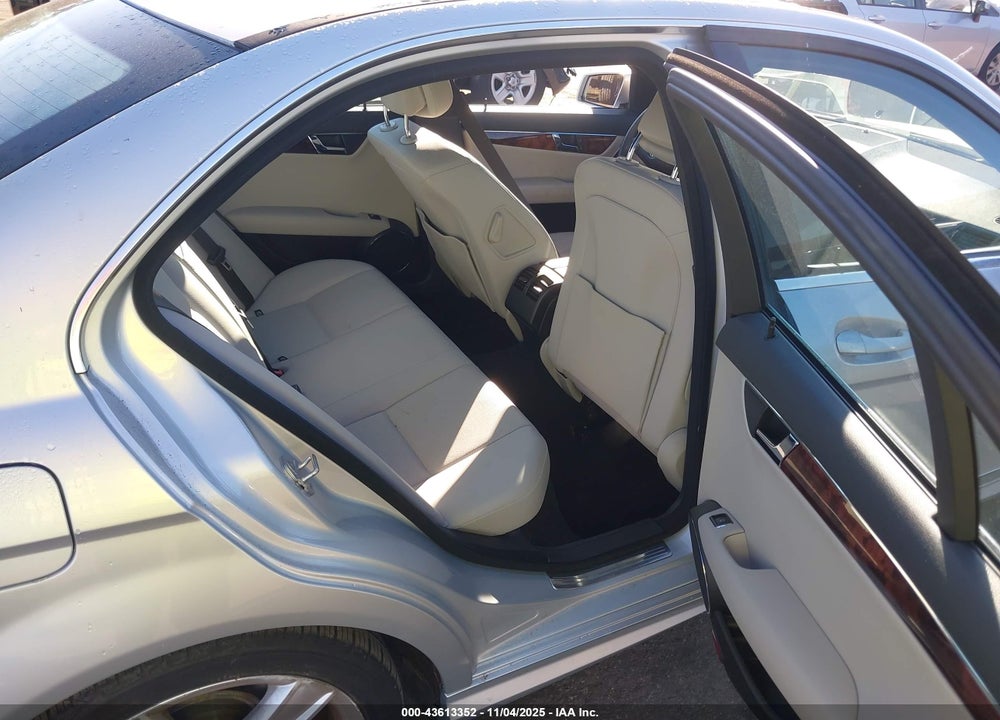 2010 MERCEDES-BENZ C 300 LUXURY/SPORT VIN: WDDGF5EB0AF442382