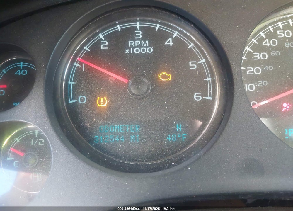 2013 CHEVROLET SUBURBAN 1500 LTZ VIN: 1GNSCKE04DR221940
