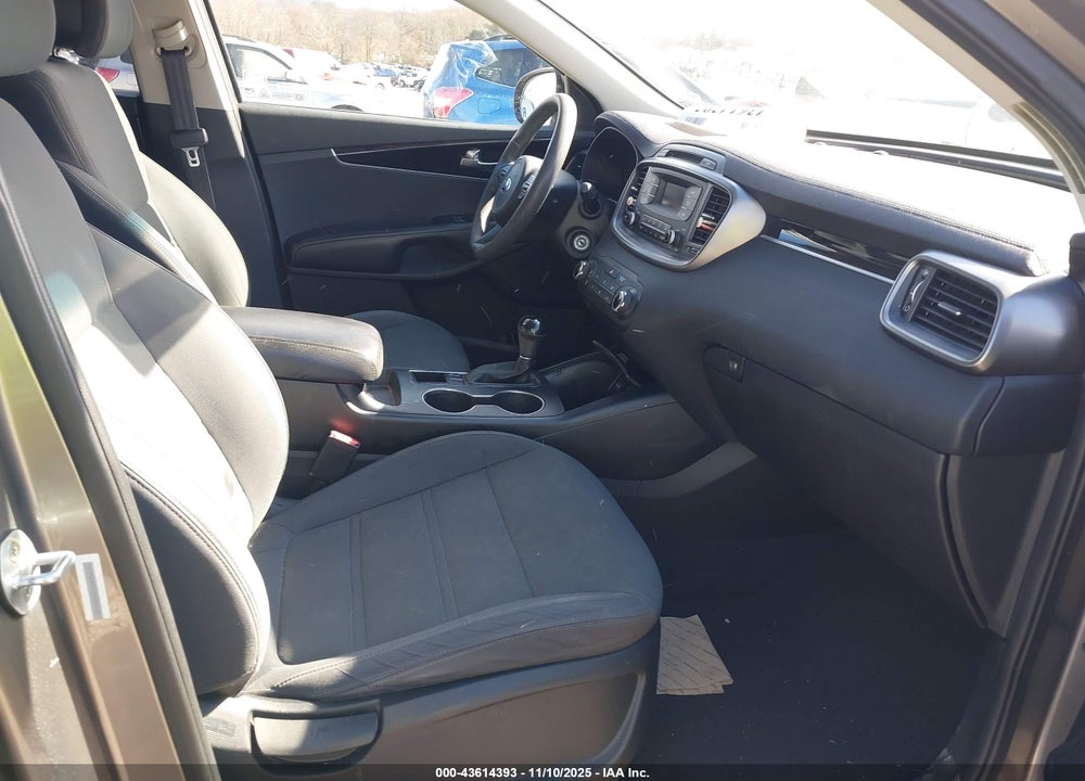 2016 KIA SORENTO 2.4L L VIN: 5XYPG4A37GG007123